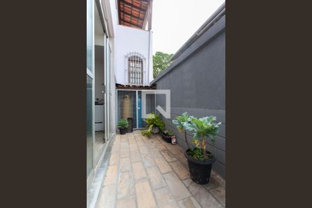 Casa à venda com 500m², 5 quartos e 4 vagas Casa à venda com 500m², 5 quartos e 4 vagasOutros