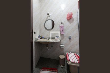 Casa à venda com 500m², 5 quartos e 4 vagas Casa à venda com 500m², 5 quartos e 4 vagasBanheiro 2