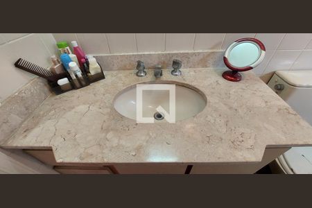 Apartamento à venda com 138m², 2 quartos e 3 vagas Apartamento à venda com 138m², 2 quartos e 3 vagasBanheiro Quarto 1 suíte