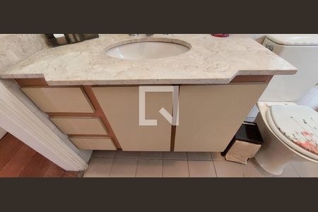 Apartamento à venda com 138m², 2 quartos e 3 vagas Apartamento à venda com 138m², 2 quartos e 3 vagasBanheiro Quarto 1 suíte