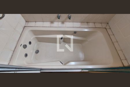 Apartamento à venda com 138m², 2 quartos e 3 vagas Apartamento à venda com 138m², 2 quartos e 3 vagasBanheiro Quarto 1 suíte