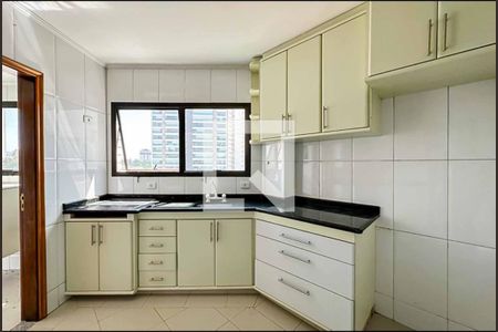 Apartamento à venda com 115m², 2 quartos e 3 vagasCozinha