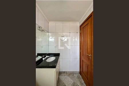 Apartamento à venda com 115m², 2 quartos e 3 vagasBanheiro do Quarto 2