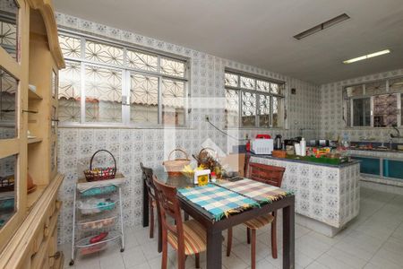 Casa à venda com 293m², 7 quartos e 6 vagasCozinha