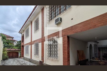 Casa à venda com 293m², 7 quartos e 6 vagasFachada
