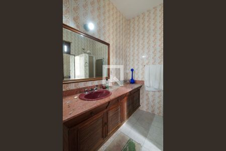 Casa à venda com 293m², 7 quartos e 6 vagasBanheiro da Suíte 2