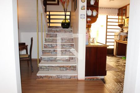 Casa à venda com 400m², 4 quartos e 3 vagasEscadas de Acesso ao segundo andar