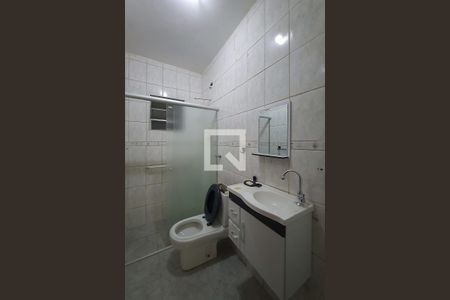 Banheiro de casa de condomínio para alugar com 1 quarto, 30m² em Vila Bancária Munhoz, São Paulo
