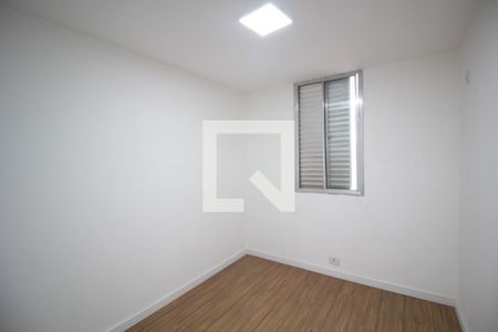Quarto 2 de apartamento para alugar com 2 quartos, 46m² em Conjunto Residencial José Bonifácio, São Paulo