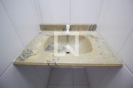 Banheiro de apartamento à venda com 2 quartos, 46m² em Conjunto Residencial José Bonifácio, São Paulo