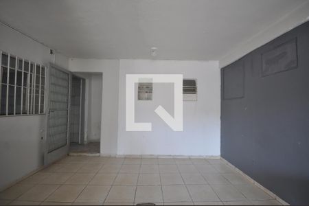 Casa à venda com 77m², 1 quarto e 1 vagaQuintal
