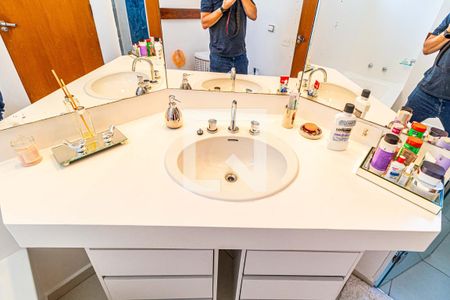 Casa à venda com 510m², 4 quartos e 4 vagasBanheiro 02