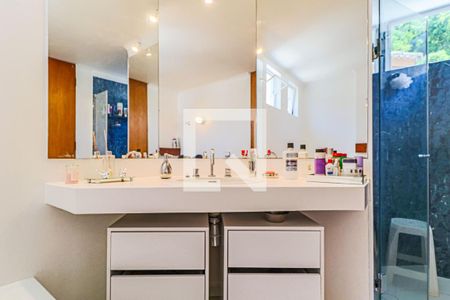 Casa à venda com 510m², 4 quartos e 4 vagasBanheiro 02