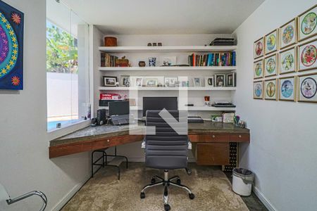 Casa à venda com 510m², 4 quartos e 4 vagasEscritório 01