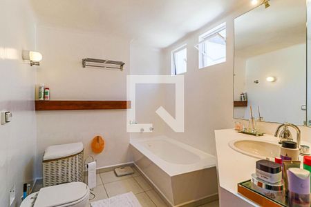 Casa à venda com 510m², 4 quartos e 4 vagasBanheiro 02