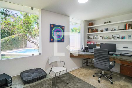 Casa à venda com 510m², 4 quartos e 4 vagasEscritório 01