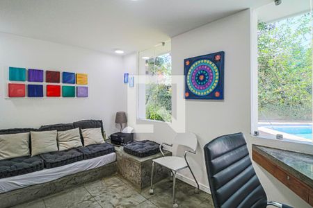 Casa à venda com 510m², 4 quartos e 4 vagasEscritório 01