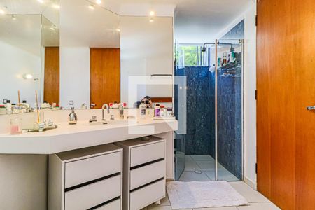 Casa à venda com 510m², 4 quartos e 4 vagasBanheiro 02