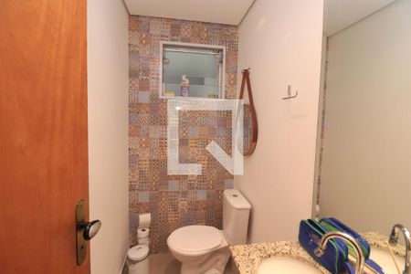 Casa de condomínio à venda com 130m², 3 quartos e 2 vagasLavabo