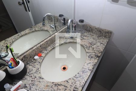 Casa de condomínio à venda com 130m², 3 quartos e 2 vagasBanheiro da Suíte