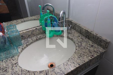 Casa de condomínio à venda com 130m², 3 quartos e 2 vagasBanheiro Social