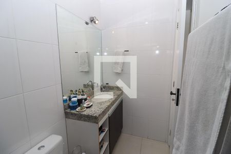 Casa de condomínio à venda com 130m², 3 quartos e 2 vagasBanheiro da Suíte