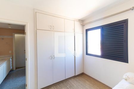Apartamento à venda com 156m², 4 quartos e 3 vagasQuarto 01