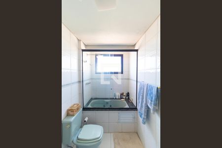 Apartamento à venda com 156m², 4 quartos e 3 vagasBanheiro da Suíte 02