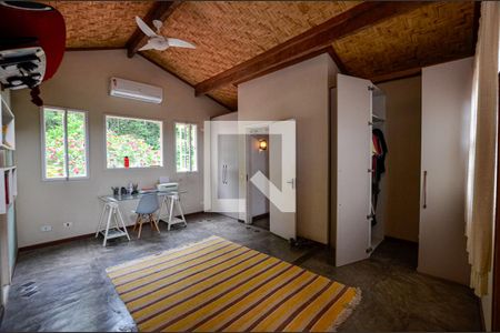 Casa de condomínio à venda com 300m², 3 quartos e 2 vagasSuite