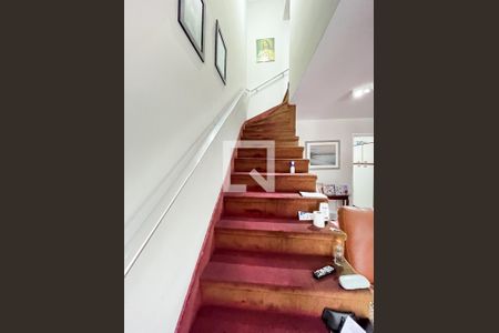 Escada de casa à venda com 2 quartos, 118m² em Vila Paulista, São Paulo