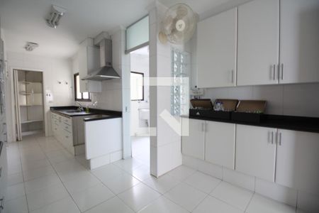 Apartamento à venda com 205m², 4 quartos e 4 vagasCozinha