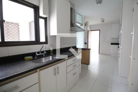 Apartamento à venda com 205m², 4 quartos e 4 vagasCozinha