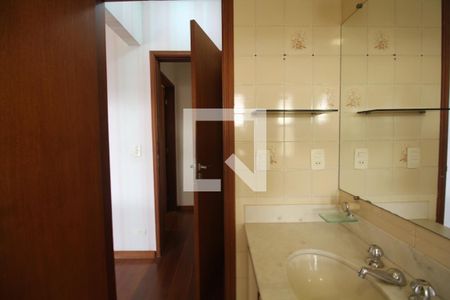 Apartamento à venda com 205m², 4 quartos e 4 vagasBanheiro da Suite 2