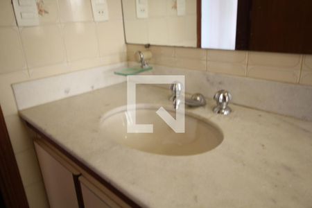 Apartamento à venda com 205m², 4 quartos e 4 vagasBanheiro da Suite 2