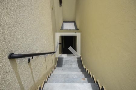 Casa à venda com 197m², 3 quartos e 4 vagasEscada de Acesso para o Depósito