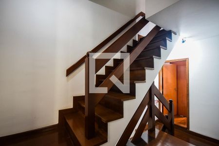 Escada de casa à venda com 3 quartos, 197m² em Jardim das Vertentes, São Paulo