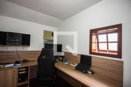 Casa à venda com 197m², 3 quartos e 4 vagasEscritório