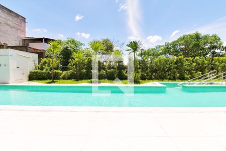 Apartamento à venda com 64m², 3 quartos e 2 vagas Apartamento à venda com 64m², 3 quartos e 2 vagasÁrea comum - Piscina