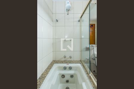 Apartamento à venda com 340m², 4 quartos e 4 vagasBanheiro da Suíte 2