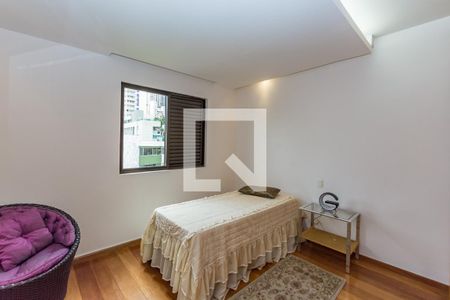 Apartamento à venda com 340m², 4 quartos e 4 vagasQuarto 2