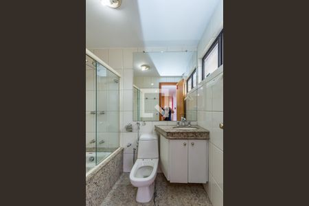 Apartamento à venda com 340m², 4 quartos e 4 vagasBanheiro da Suíte 2