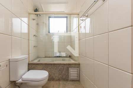 Apartamento à venda com 340m², 4 quartos e 4 vagasBanheiro da Suíte 1