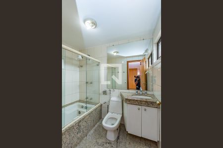 Apartamento à venda com 340m², 4 quartos e 4 vagasBanheiro da Suíte 2