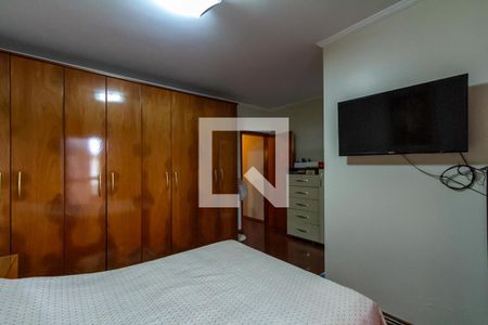 Casa à venda com 328m², 4 quartos e 4 vagasSuíte 1
