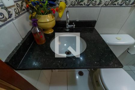 Casa à venda com 328m², 4 quartos e 4 vagasBanheiro de Serviço