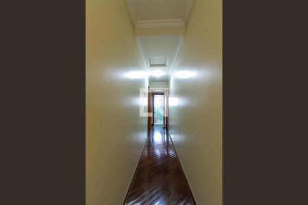 Casa à venda com 328m², 4 quartos e 4 vagasCorredor