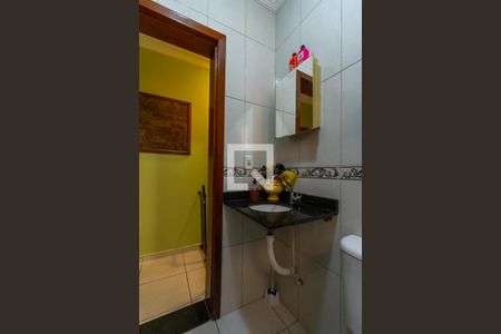 Casa à venda com 328m², 4 quartos e 4 vagasBanheiro de Serviço