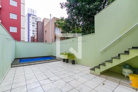 Casa à venda com 328m², 4 quartos e 4 vagasQuintal e Piscina