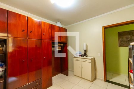 Casa à venda com 328m², 4 quartos e 4 vagasQuarto de Serviço