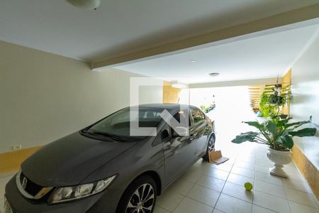 Casa à venda com 328m², 4 quartos e 4 vagasGaragem